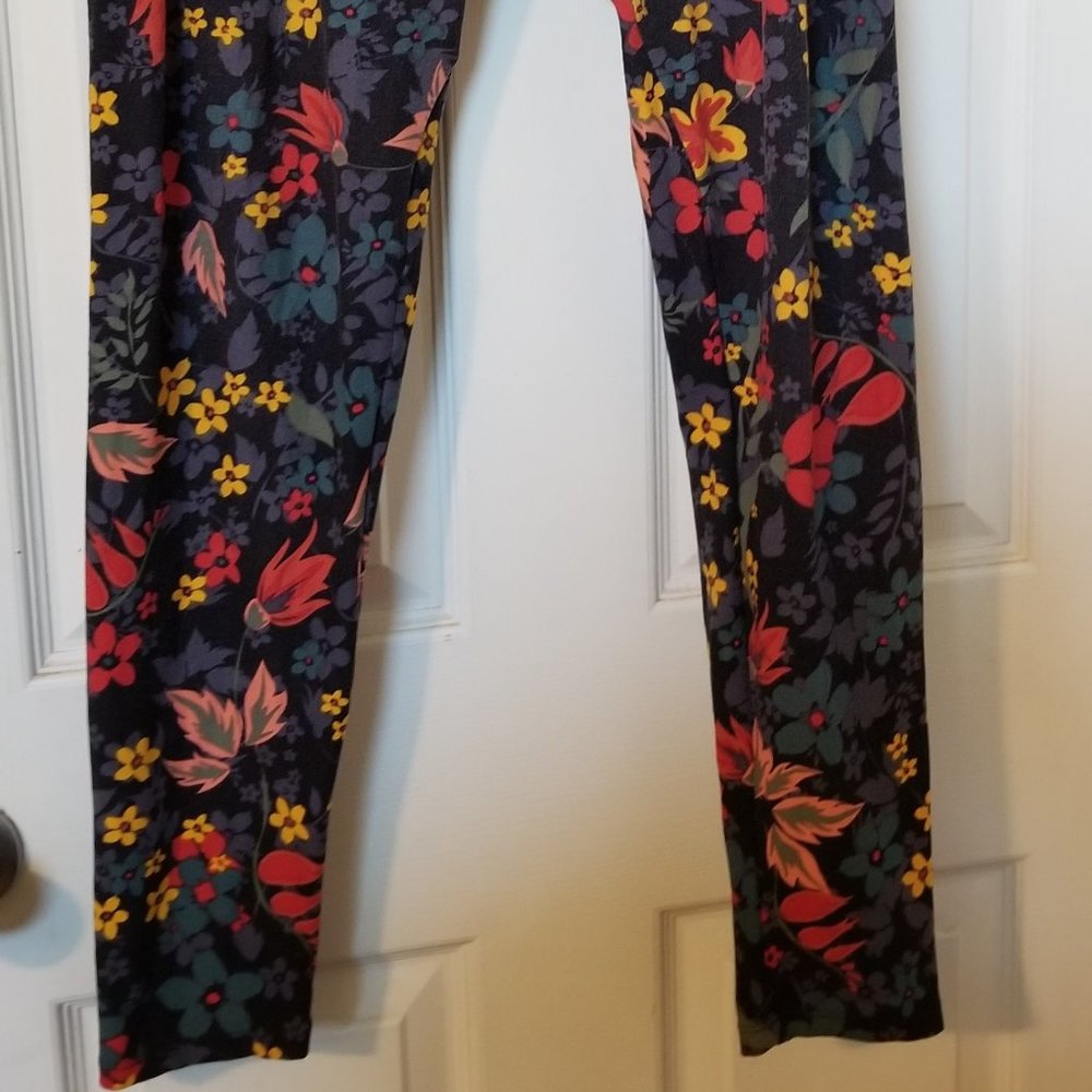 LuLaRoe Tall and Curvy Leggings NWOT